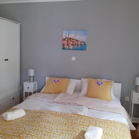 Lola Apartmani Ровин Екстериор снимка