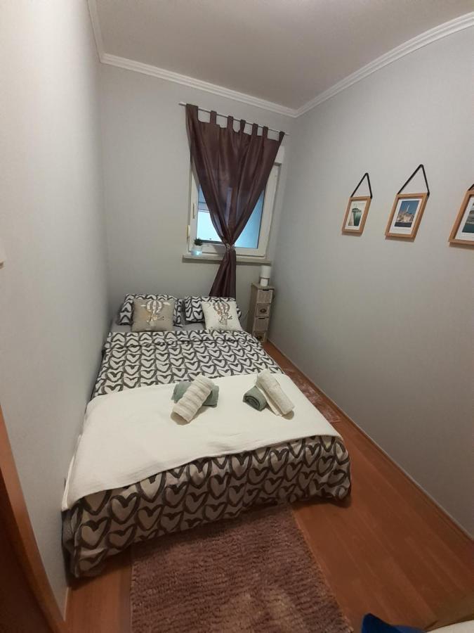 Lola Apartmani Ровин Екстериор снимка