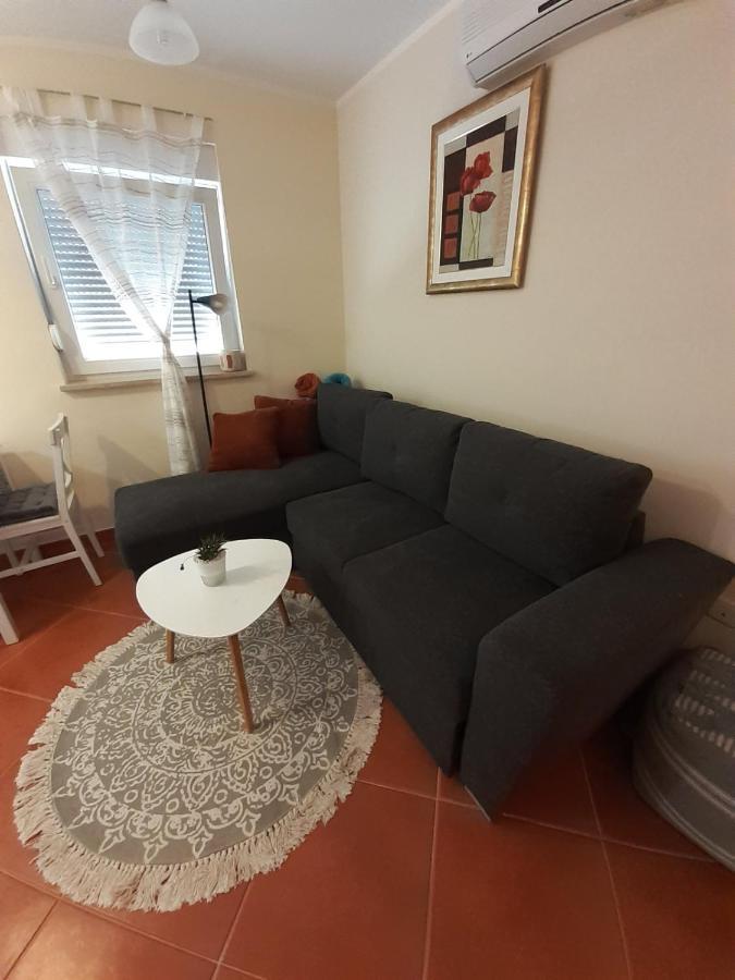 Lola Apartmani Ровин Екстериор снимка