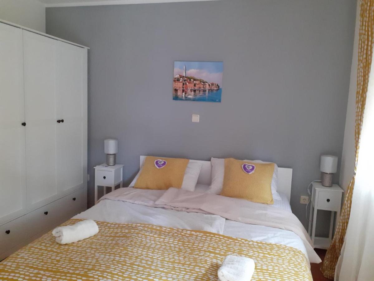 Lola Apartmani Ровин Екстериор снимка
